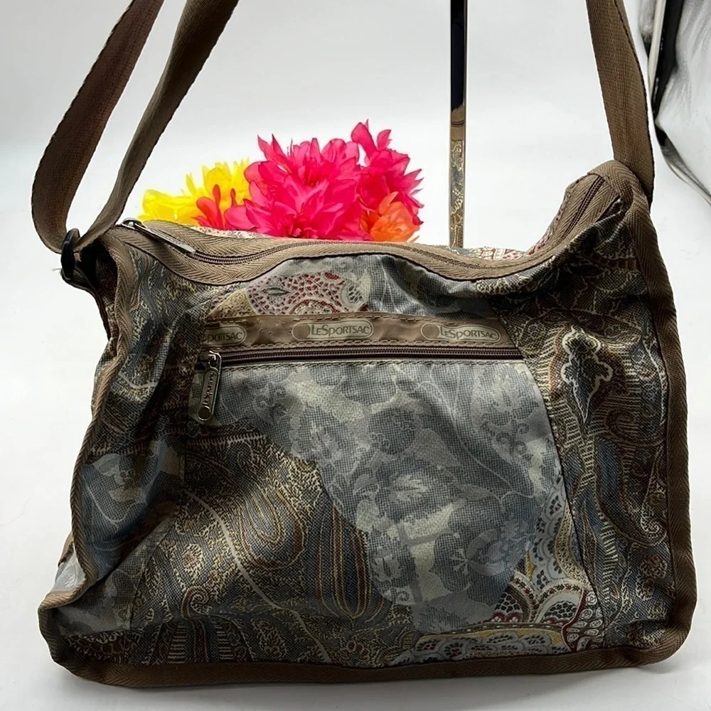 LeSportsac Large Gray Printed Hobo Nylon Crossbody Bag. NYB1719